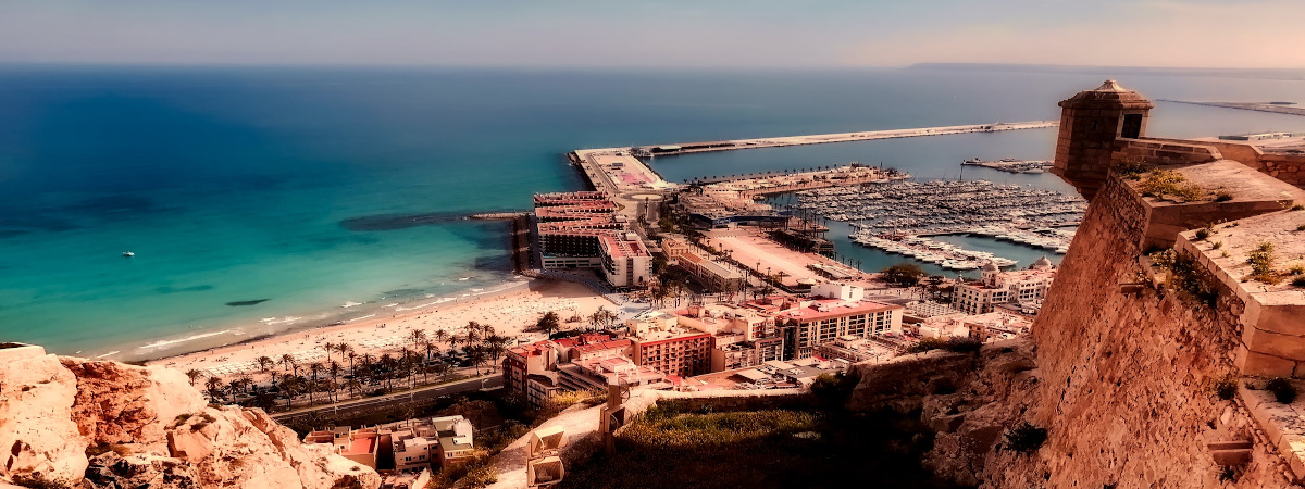 Roundtrip flight Toulouse - Alicante for €21