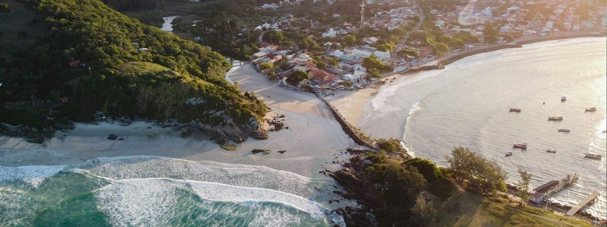 Roundtrip flight Montreal - Florianópolis for $838