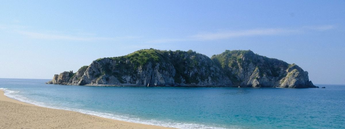 Roundtrip flight Edmonton - Huatulco for $691