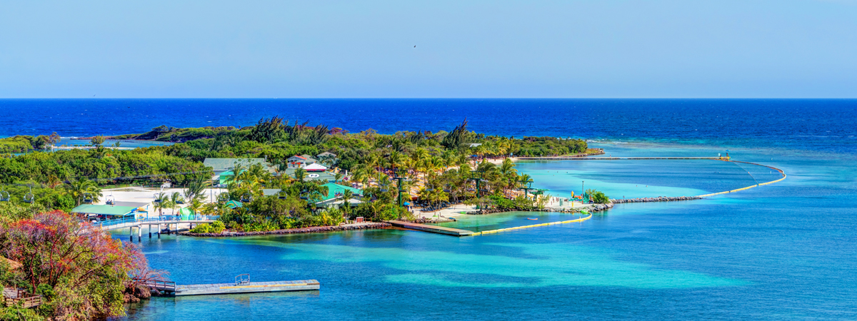 Roundtrip flight Toronto - Roatán for $404