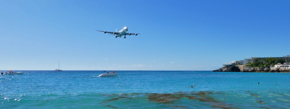 Roundtrip flight Toronto - St. Maarten for $419