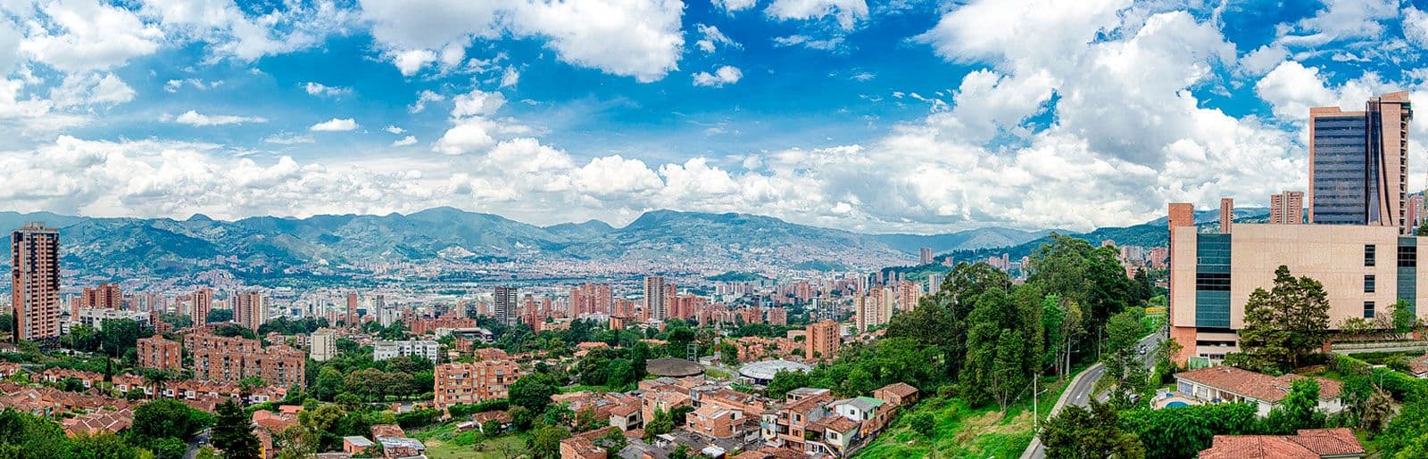 You are currently viewing My First Impression of Medellín – What Happens When you get Lost in the Streets at 2 AM?