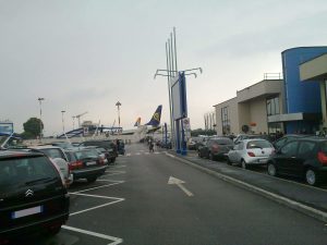 Read more about the article The “ParkSleepFly” Tool or How to Save on Airport Parking