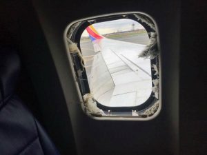 Read more about the article Plus de détails à propos de l’incident horrible hier, où une passagère a été partiellement éjectée d’un avion en plein vol