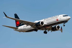 Read more about the article Le Canada cloue les 737 MAX au sol, bébé oublié à l’aéroport, scorpion à bord et petits caractères payants
