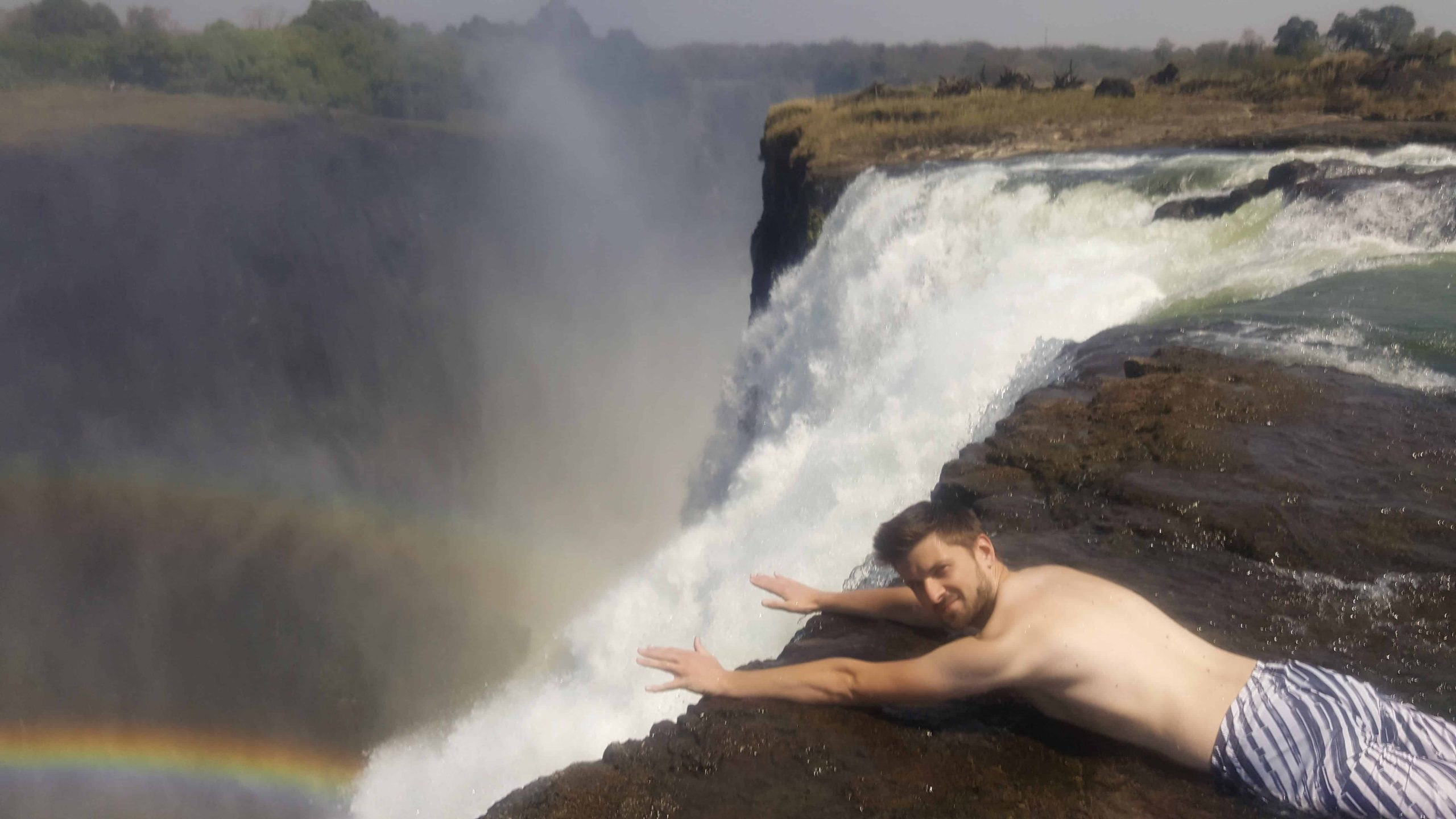 Devil S Pool Swimming On The Edge Of The World S Largest Waterfalls Flytrippers