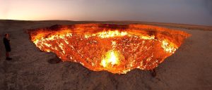 Read more about the article La porte de l’enfer: un cratère qui brûle depuis 1971