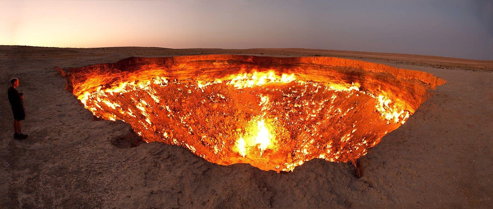 You are currently viewing La porte de l’enfer: un cratère qui brûle depuis 1971