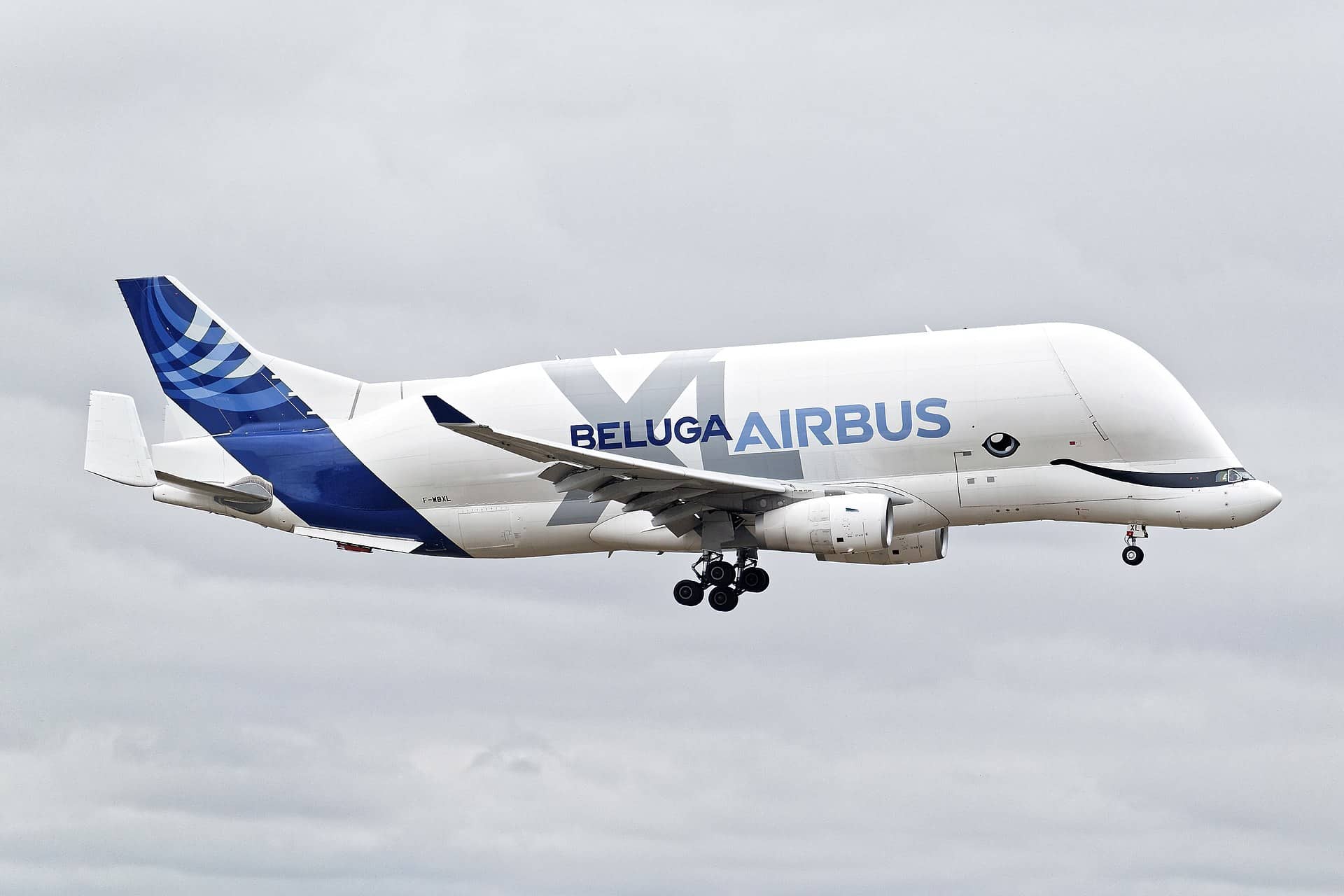 Meet the Boeing Dreamlifter and the Airbus Beluga - Flytrippers