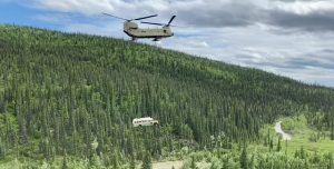 Read more about the article Le célèbre bus de «Into The Wild» en Alaska a été retiré après avoir causé trop de décès