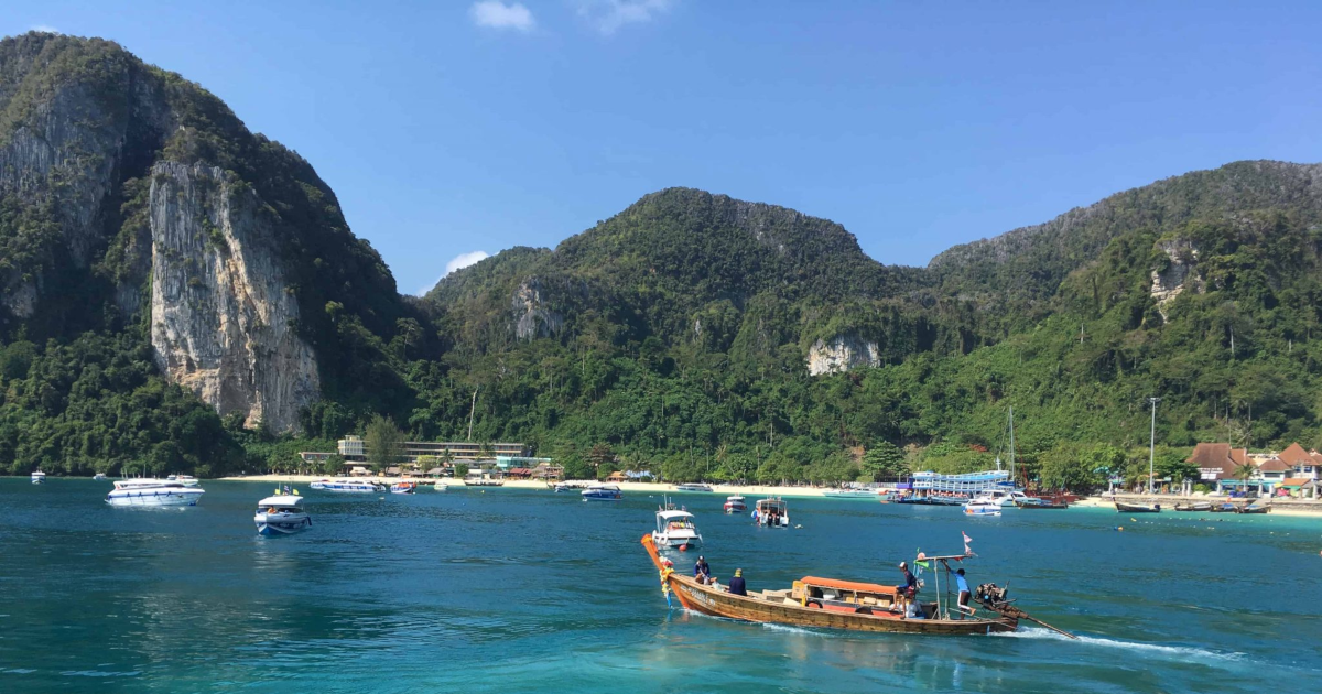 You are currently viewing Ne faire qu’un avec le Pad thaï: trucs pour voyager en Thaïlande et découverte des 3 belles régions