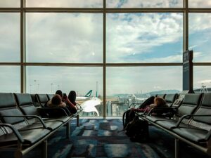 Read more about the article Les 6 choses à faire quand ton vol est retardé ou annulé (pendant le voyage)