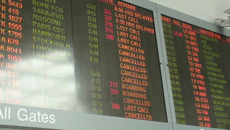 You are currently viewing 7 tips to increase your chances of avoiding being delayed when flying