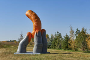 Read more about the article Une statue de Cheetos géant fait fureur… et c’est ici au Canada!