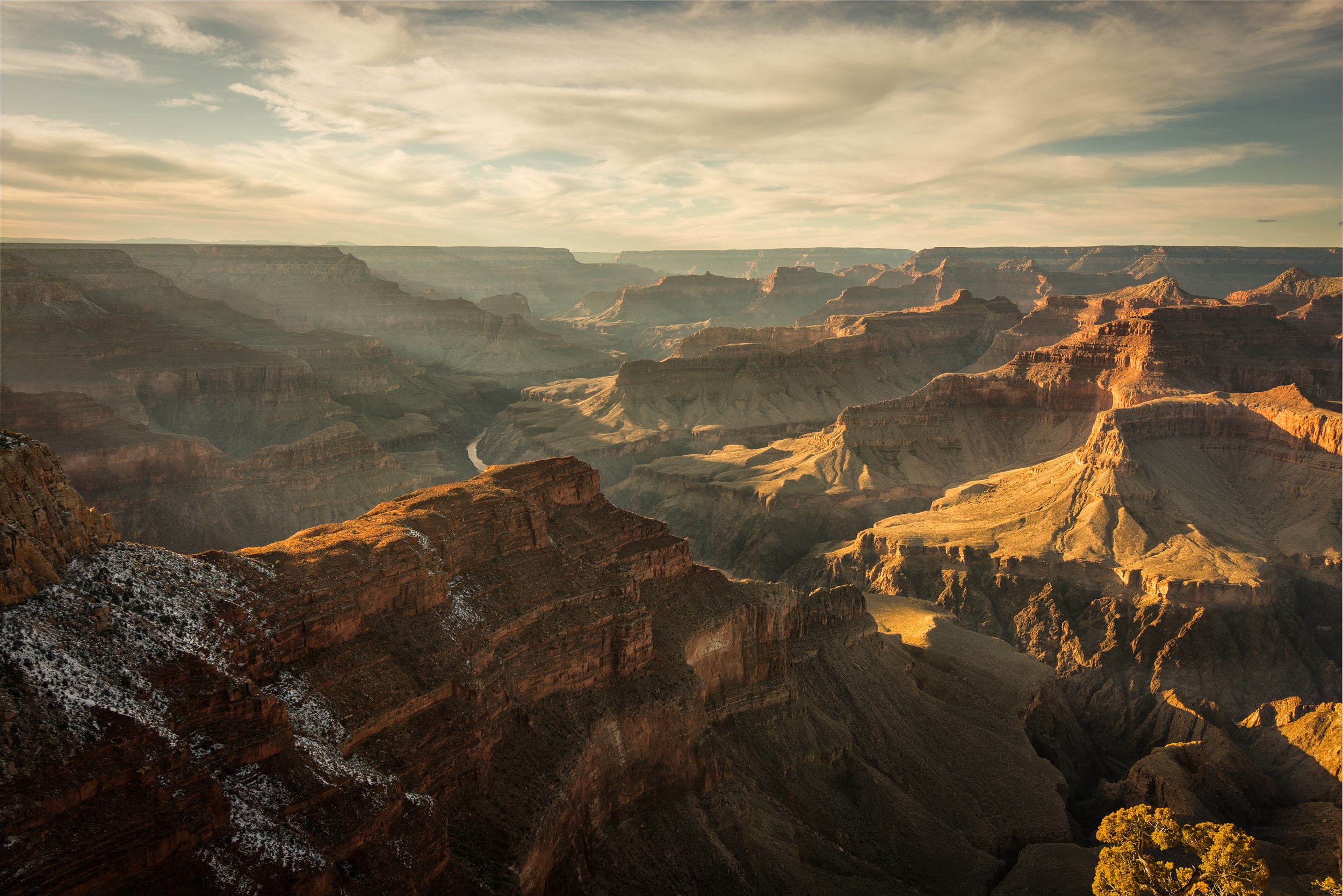 Randonneur Heureux En Grand Canyon Encourager Et Célébrer Avec Les