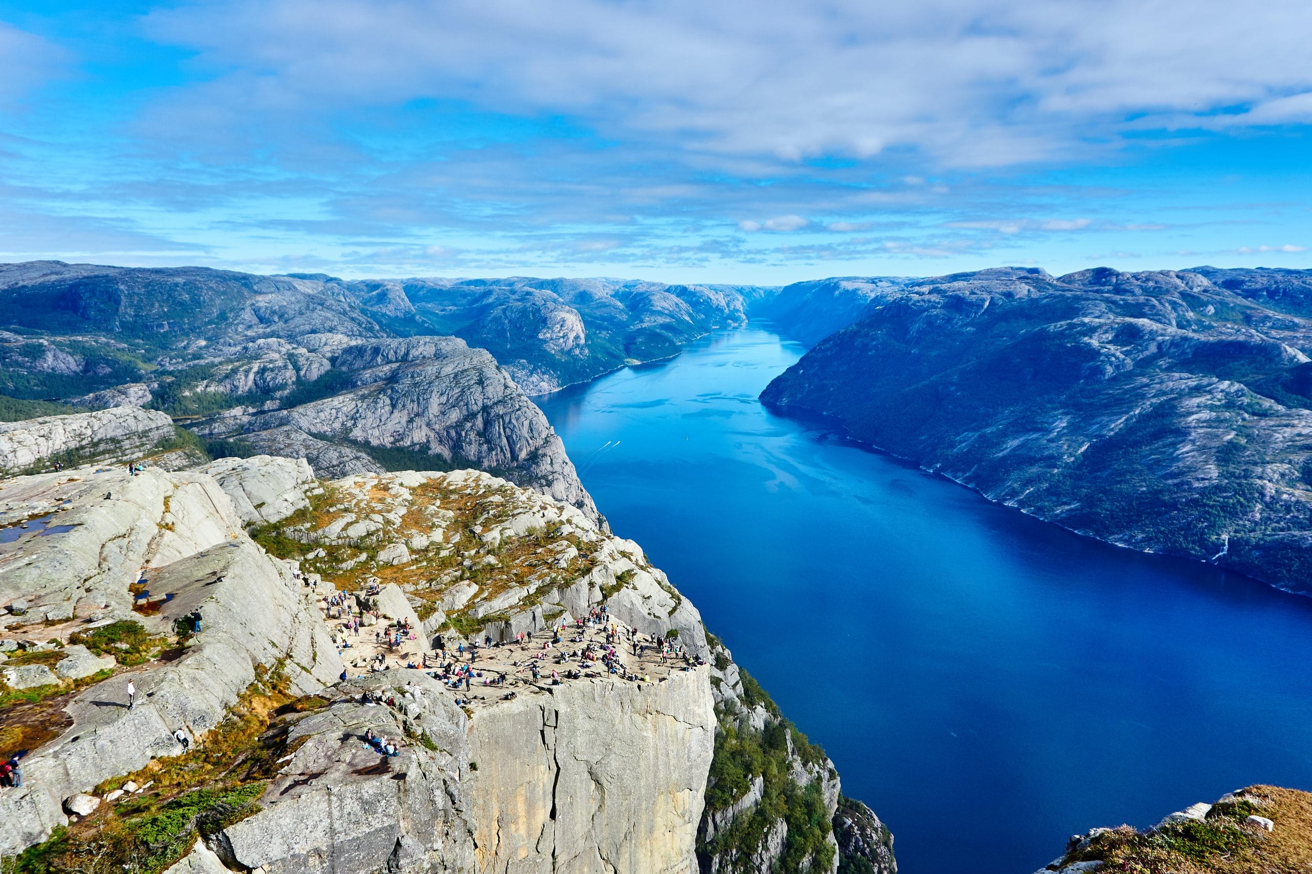 You are currently viewing La falaise du Preikestolen en Norvège: un endroit accessible et magnifique
