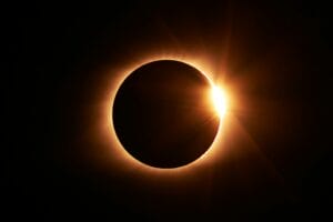 Read more about the article Ce transporteur aérien organise un vol spécialement pour voir l’éclipse solaire et ça s’annonce extraordinaire