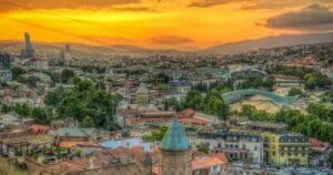 Coucher de soleil sur les gratte-ciel de Tbilissi Géorgie