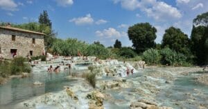 Read more about the article Terme di Saturnia: Sources chaudes naturelles à visiter en Toscane, en Italie
