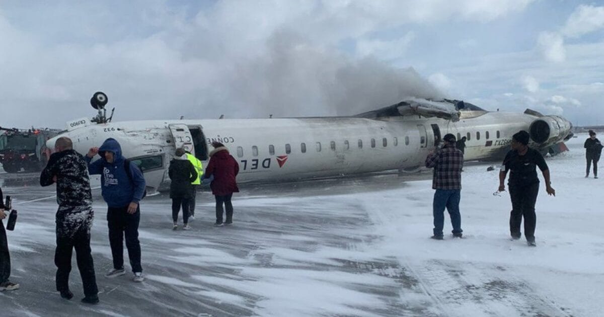 BREAKING NEWS Plane crash at TorontoPearson airport Flytrippers