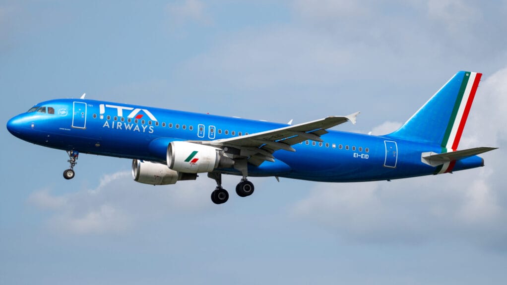 Appareil ITA Airways dans le ciel.