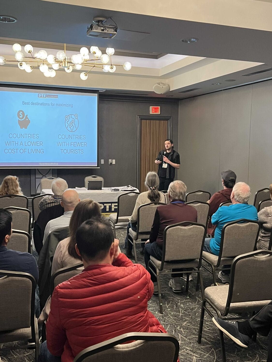 Participants à une conférence sur les récompenses-voyage